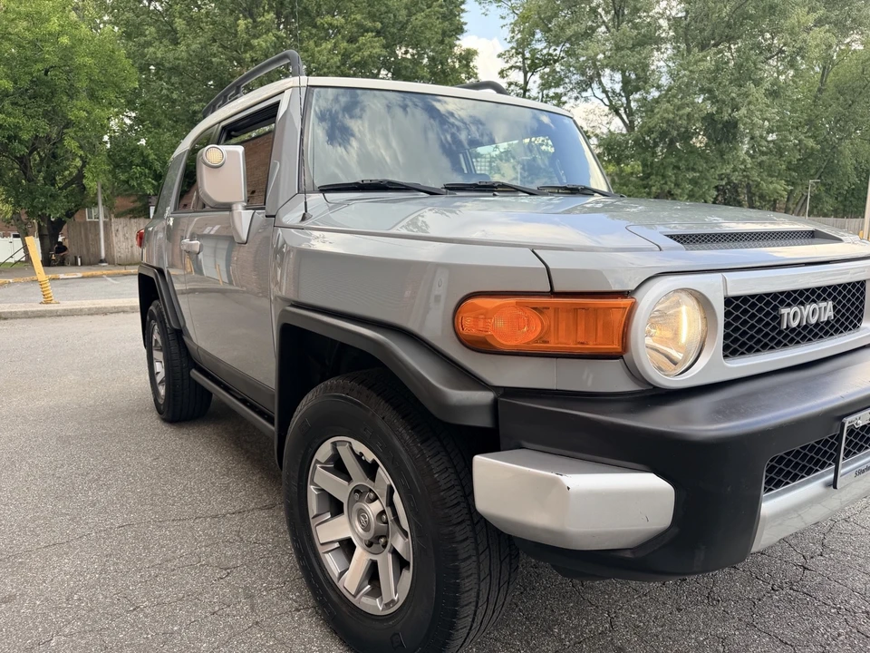 2014 Toyota FJ Cruiser - Image 7 of 31