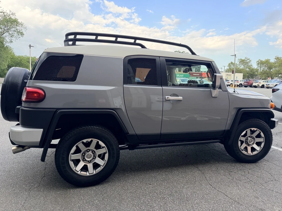 2014 Toyota FJ Cruiser - Image 6 of 31