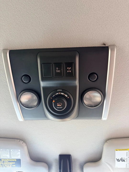 2014 Toyota FJ Cruiser - Image 27 of 31
