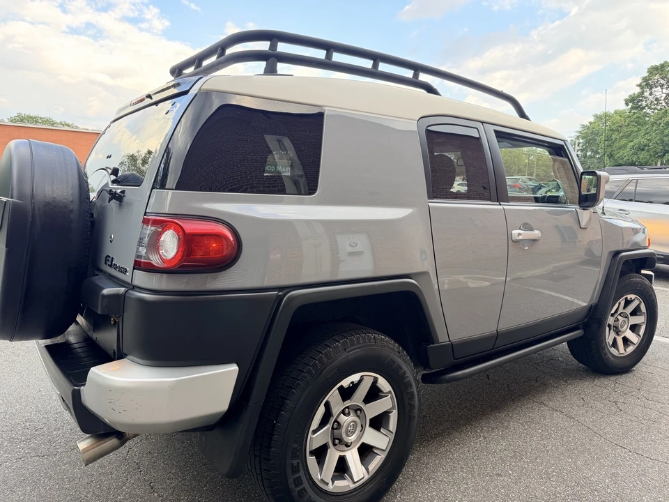 2014 Toyota FJ Cruiser - Image 5 of 31