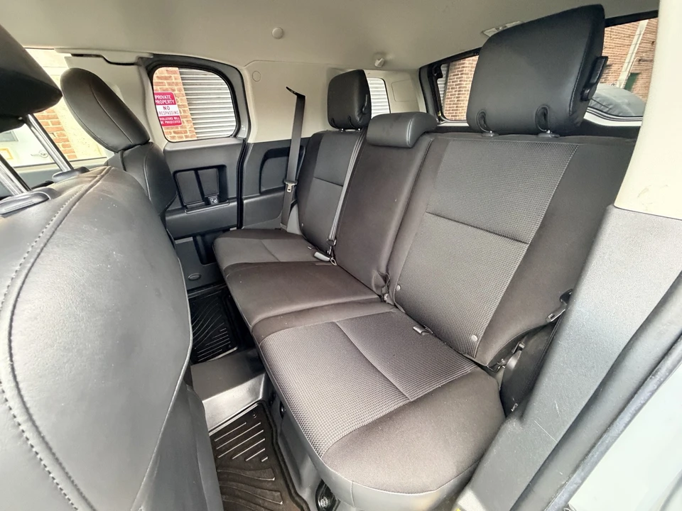 2014 Toyota FJ Cruiser - Image 16 of 31