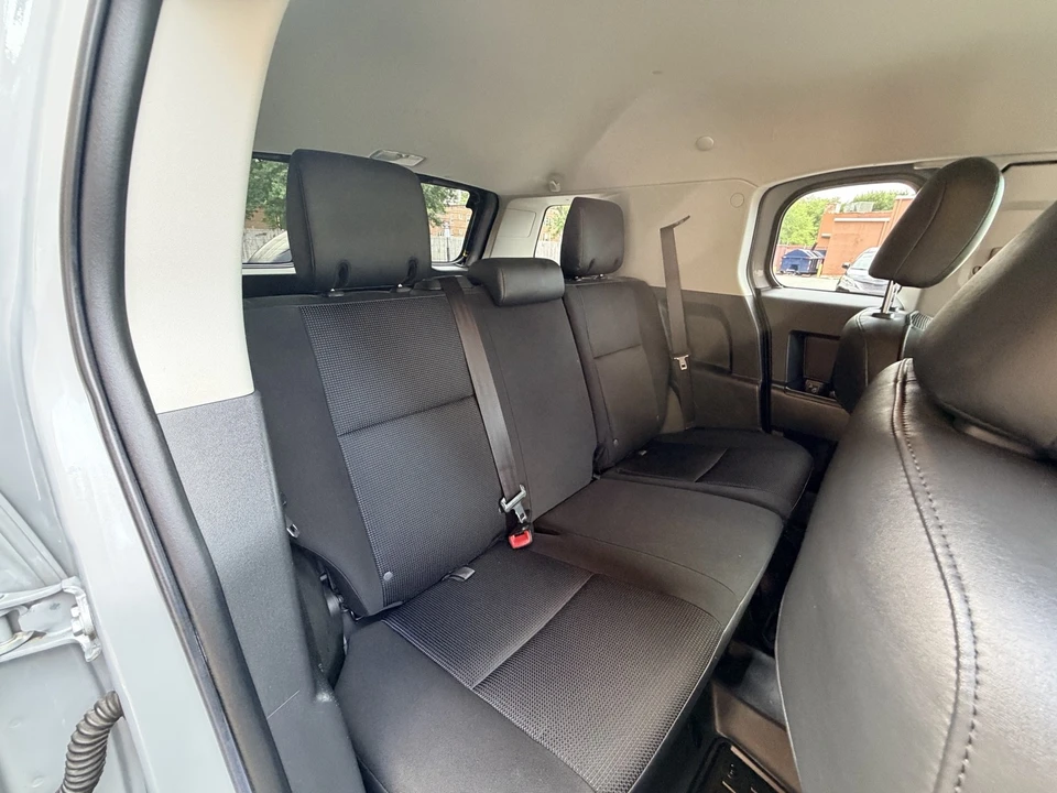 2014 Toyota FJ Cruiser - Image 20 of 31