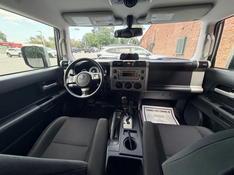 2014 Toyota FJ Cruiser - Image 21 of 31