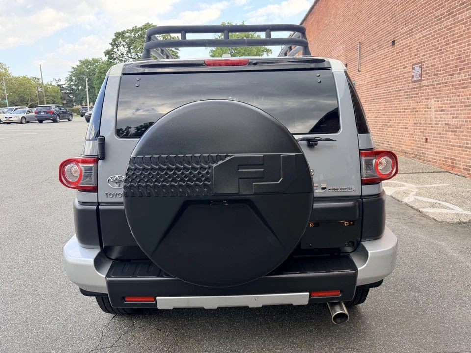 2014 Toyota FJ Cruiser - Image 4 of 31