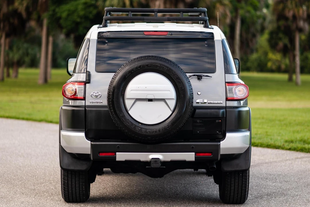 2014 Toyota FJ Cruiser - Image 5 of 31