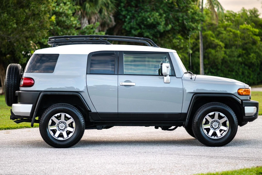 2014 Toyota FJ Cruiser - Image 3 of 31
