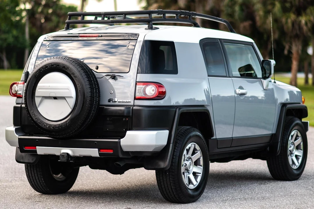 2014 Toyota FJ Cruiser - Image 4 of 31