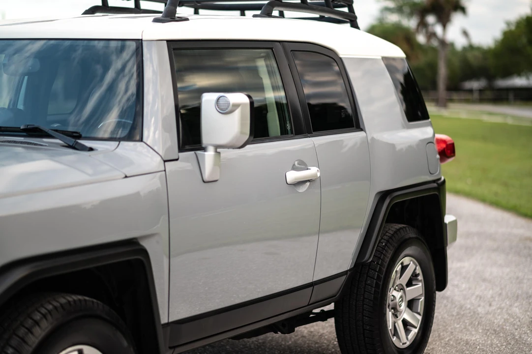 2014 Toyota FJ Cruiser - Image 29 of 31
