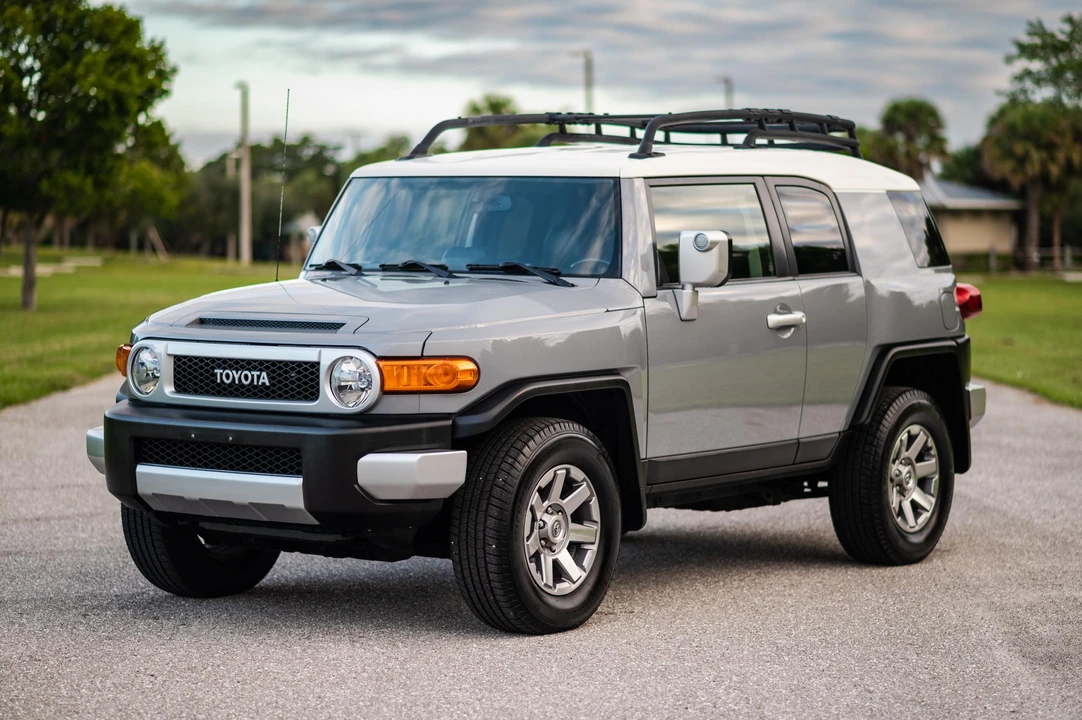 2014 Toyota FJ Cruiser - Image 8 of 31