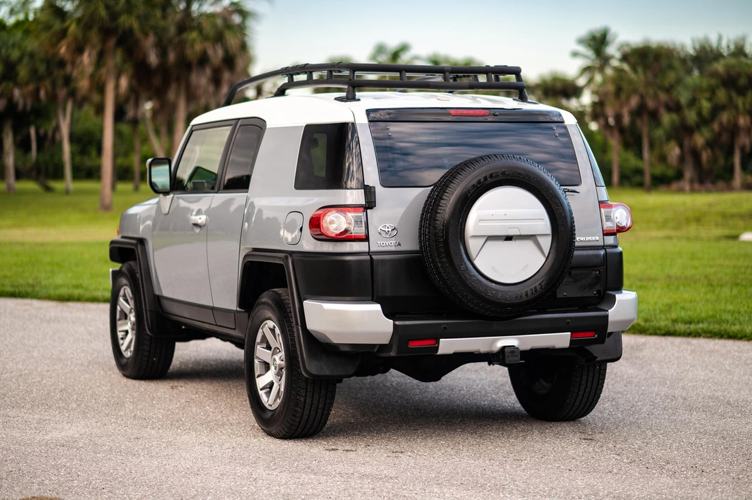 2014 Toyota FJ Cruiser - Image 14 of 31