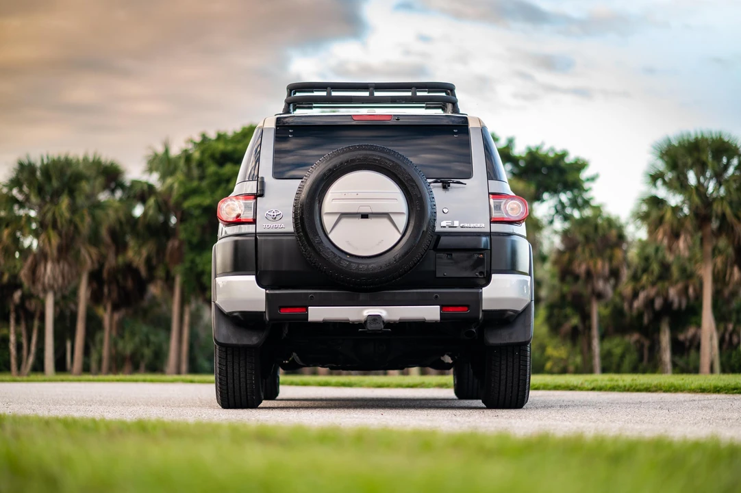 2014 Toyota FJ Cruiser - Image 15 of 31