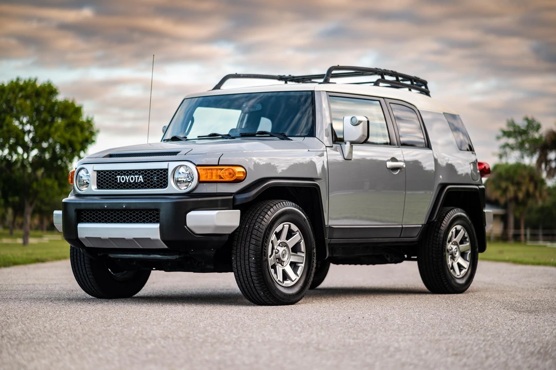 2014 Toyota FJ Cruiser - Image 7 of 31