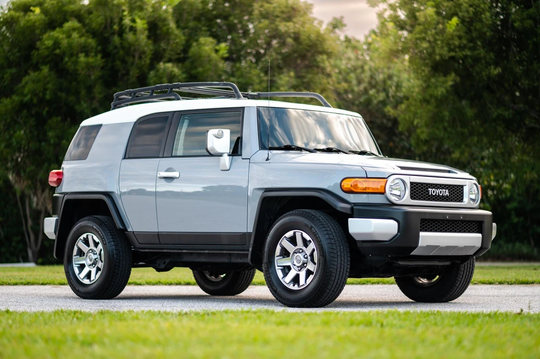 2014 Toyota FJ Cruiser - Image 19 of 31