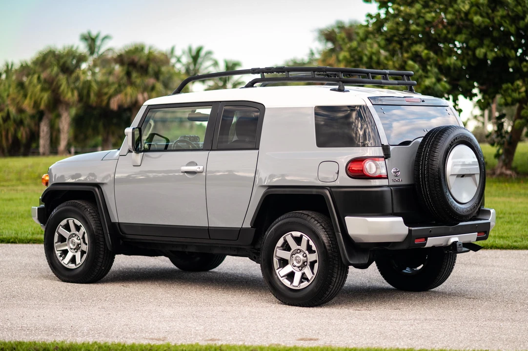 2014 Toyota FJ Cruiser - Image 11 of 31