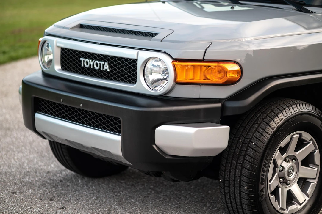 2014 Toyota FJ Cruiser - Image 26 of 31