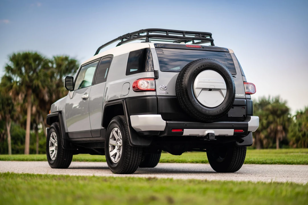 2014 Toyota FJ Cruiser - Image 13 of 31