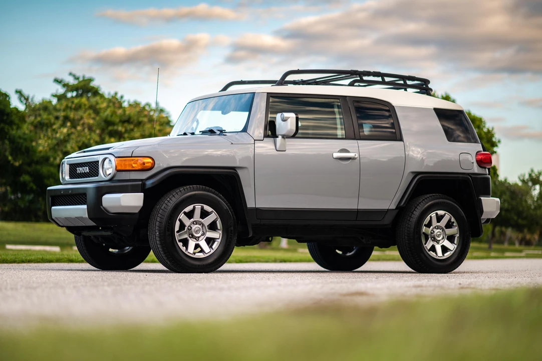 2014 Toyota FJ Cruiser - Image 9 of 31