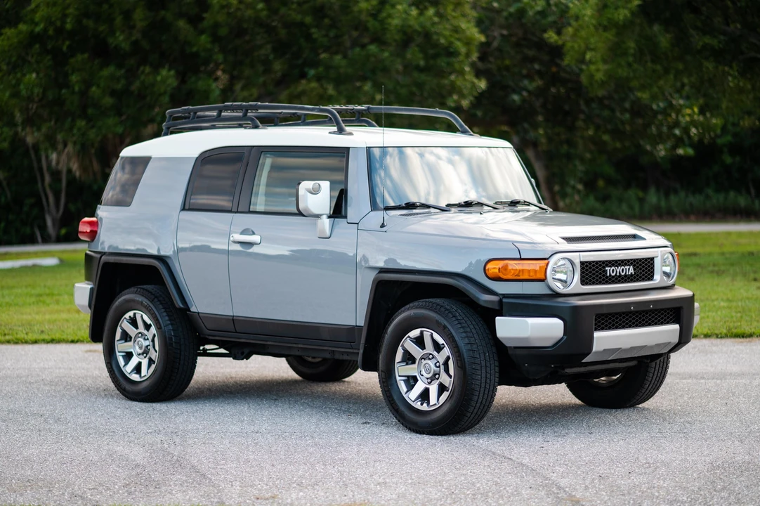 2014 Toyota FJ Cruiser - Image 18 of 31