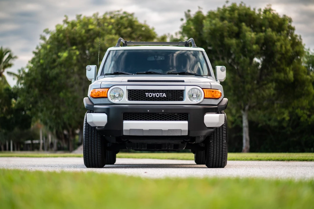 2014 Toyota FJ Cruiser - Image 6 of 31