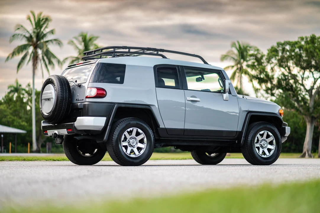 2014 Toyota FJ Cruiser - Image 17 of 31