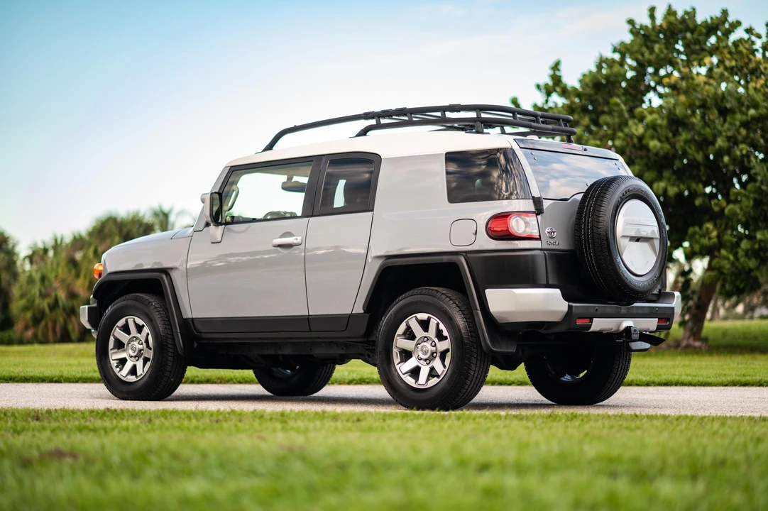 2014 Toyota FJ Cruiser - Image 12 of 31