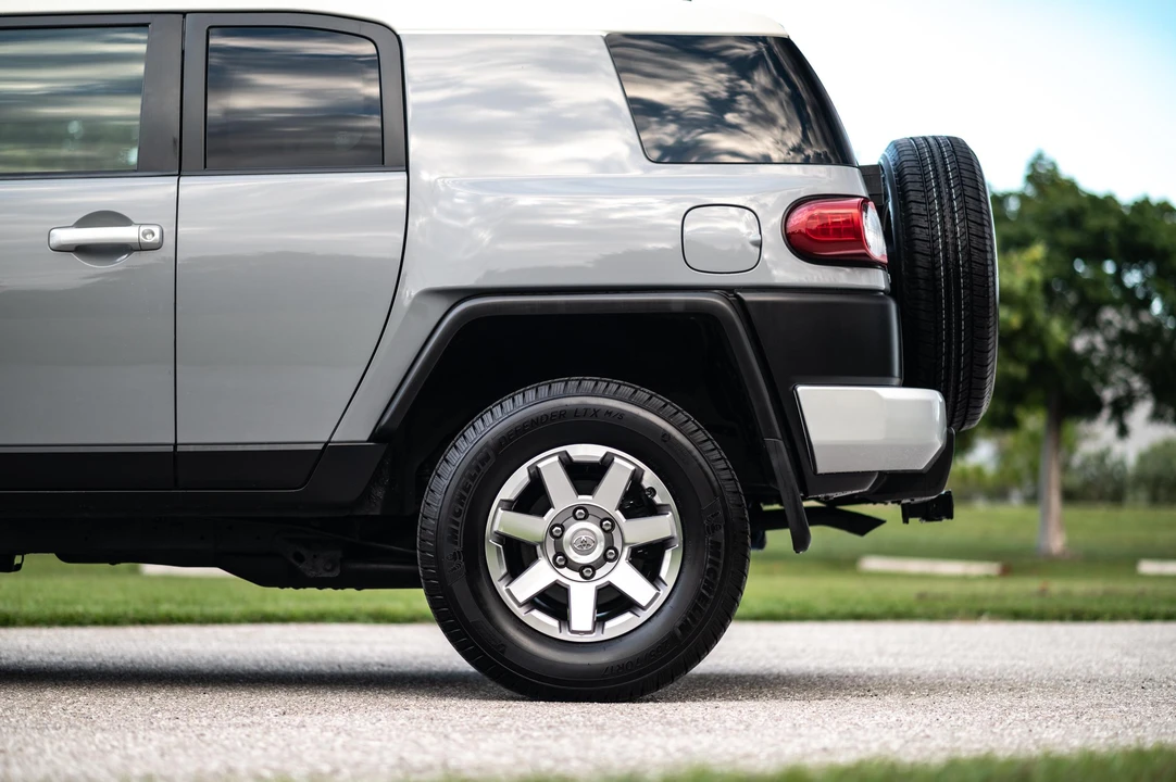 2014 Toyota FJ Cruiser - Image 30 of 31