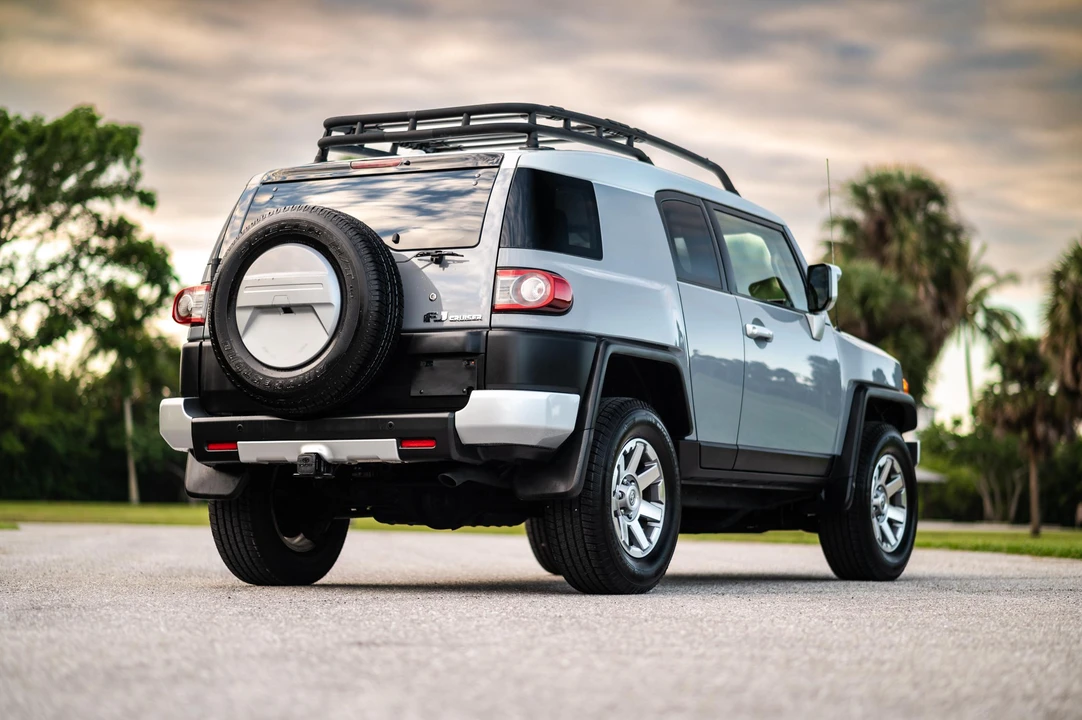 2014 Toyota FJ Cruiser - Image 16 of 31