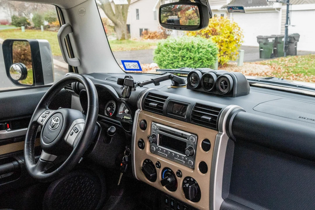 2014 Toyota FJ Cruiser - Image 30 of 31