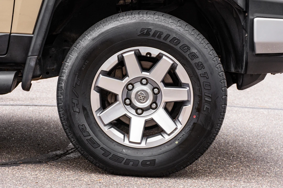 2014 Toyota FJ Cruiser - Image 29 of 31