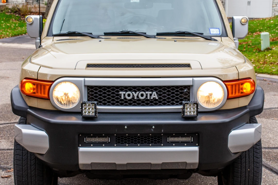 2014 Toyota FJ Cruiser - Image 10 of 31