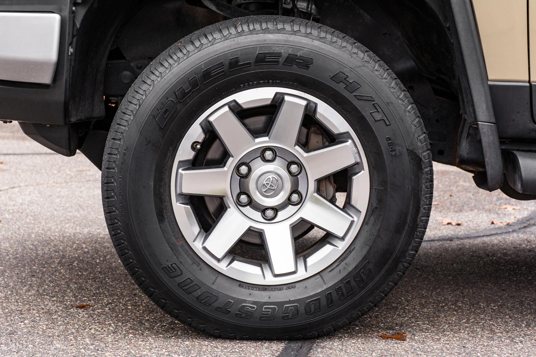 2014 Toyota FJ Cruiser - Image 26 of 31