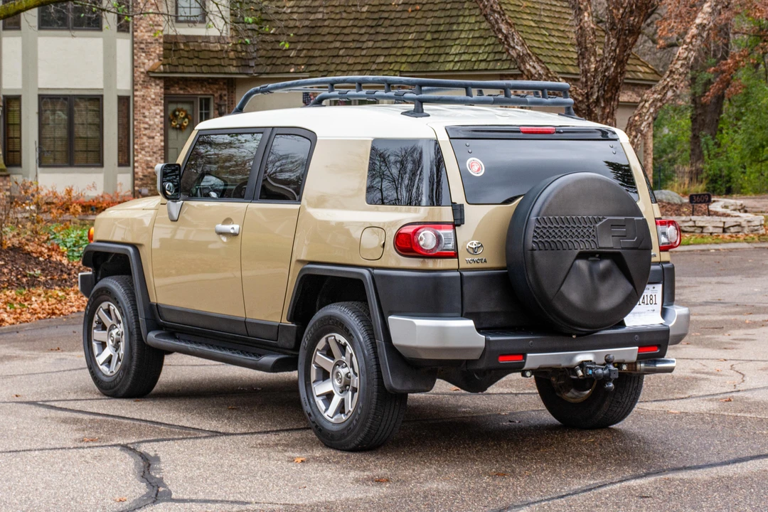 2014 Toyota FJ Cruiser - Image 6 of 31