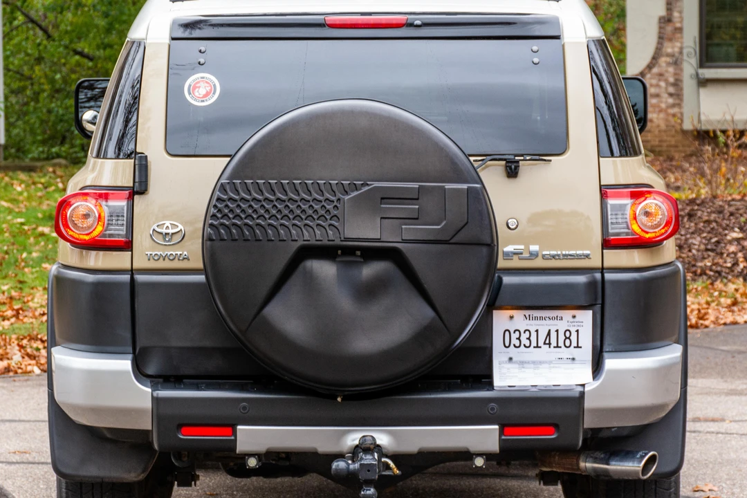 2014 Toyota FJ Cruiser - Image 18 of 31