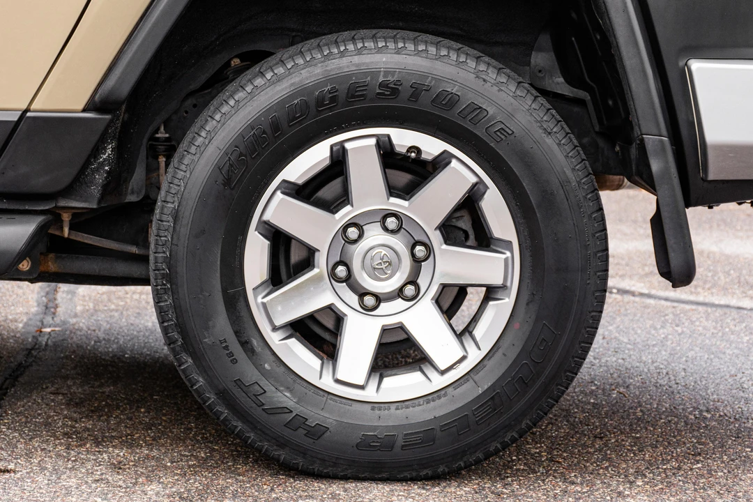 2014 Toyota FJ Cruiser - Image 27 of 31