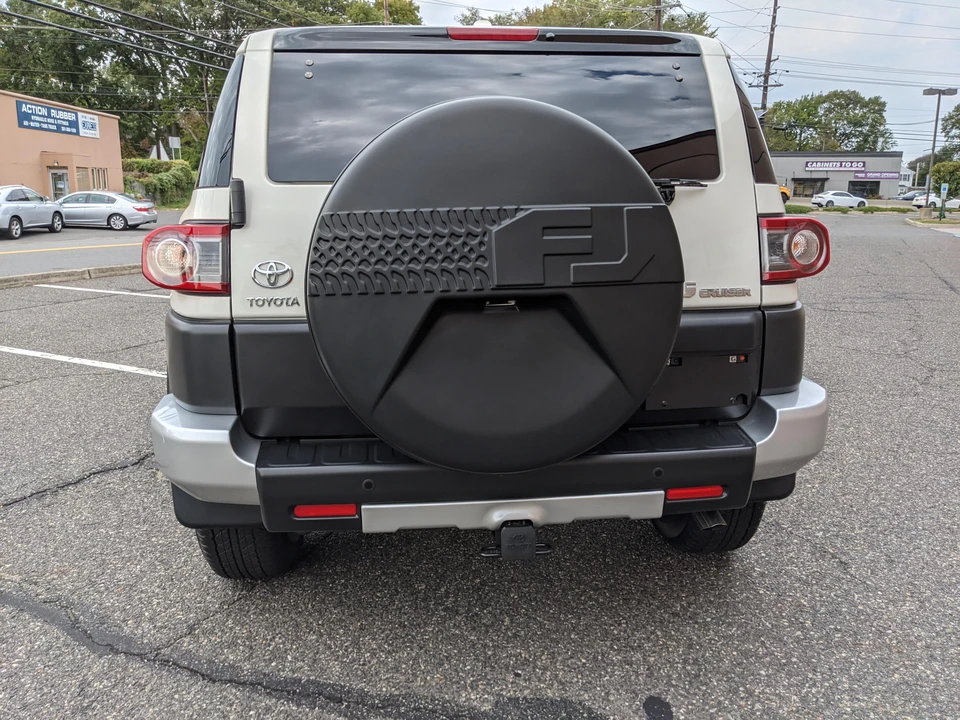 2014 Toyota FJ Cruiser - Image 27 of 31