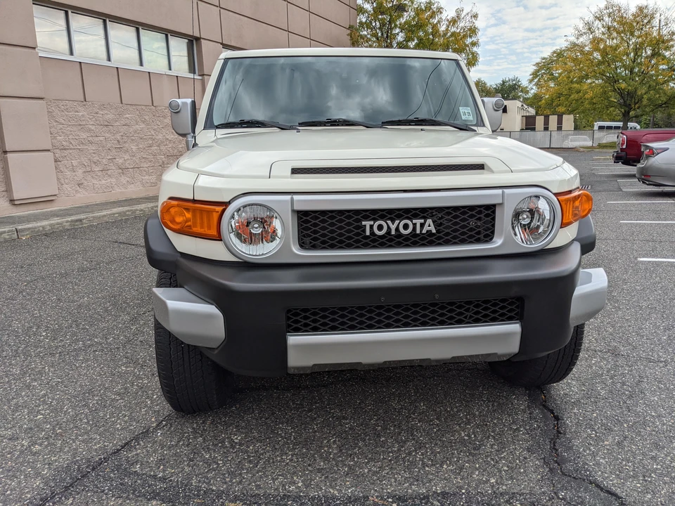 2014 Toyota FJ Cruiser - Image 11 of 31