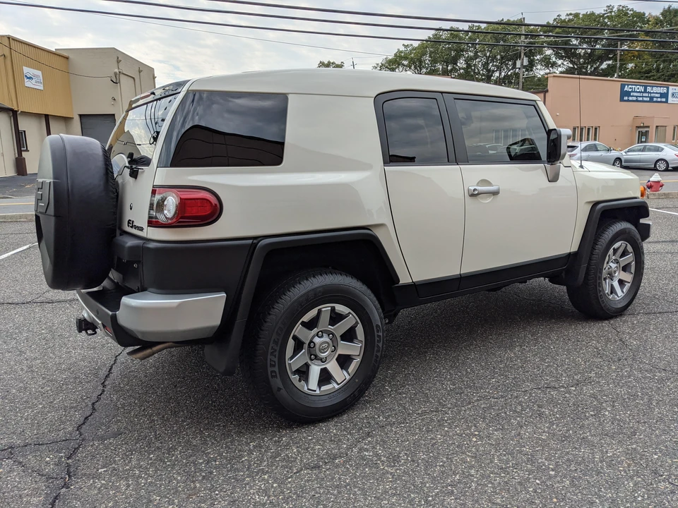2014 Toyota FJ Cruiser - Image 31 of 31