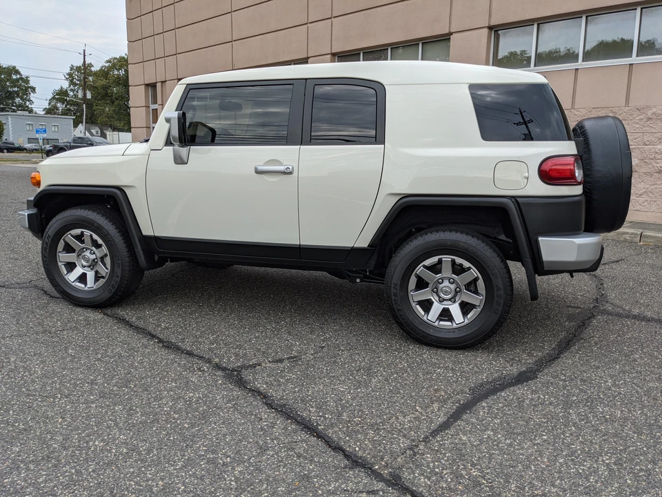 2014 Toyota FJ Cruiser - Image 20 of 31