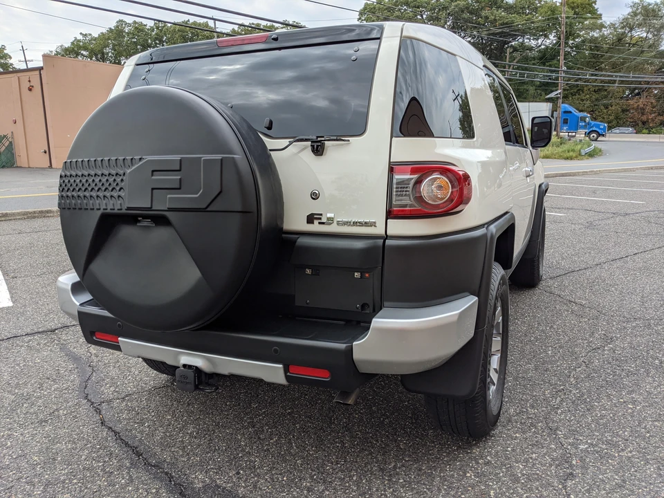 2014 Toyota FJ Cruiser - Image 28 of 31