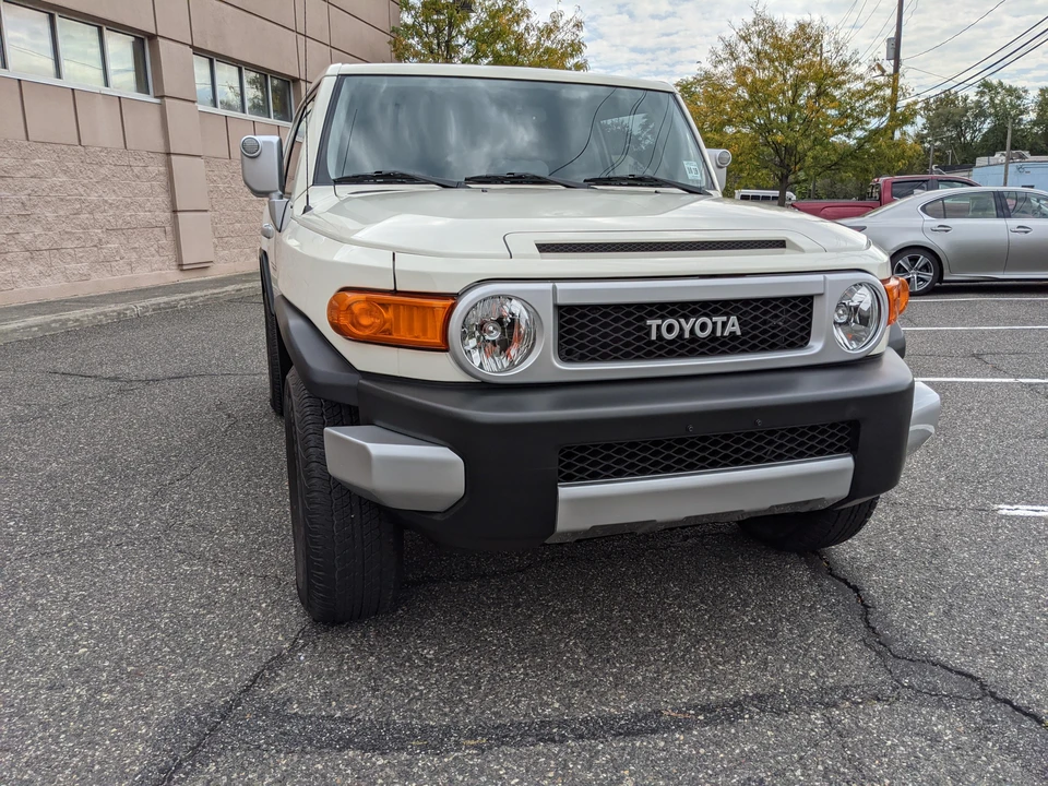 2014 Toyota FJ Cruiser - Image 10 of 31