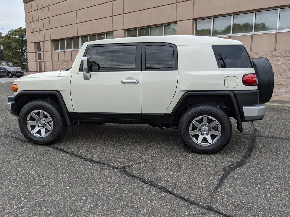 2014 Toyota FJ Cruiser - Image 3 of 31