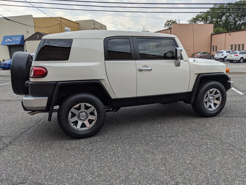 2014 Toyota FJ Cruiser - Image 4 of 31