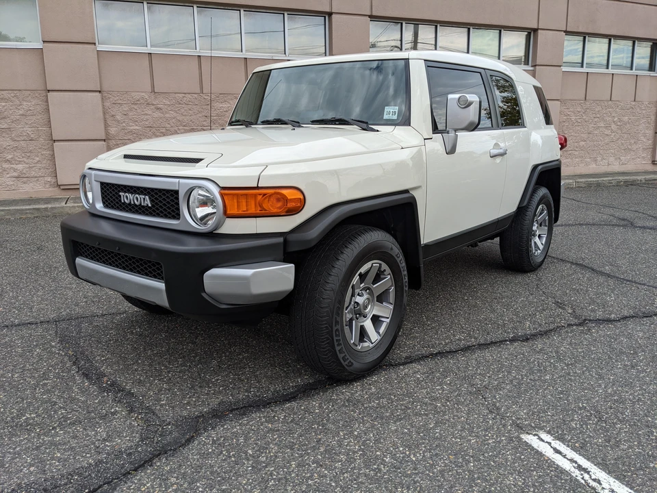 2014 Toyota FJ Cruiser - Image 14 of 31