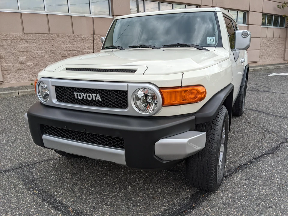 2014 Toyota FJ Cruiser - Image 13 of 31