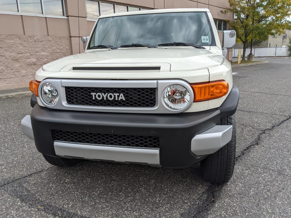 2014 Toyota FJ Cruiser - Image 12 of 31