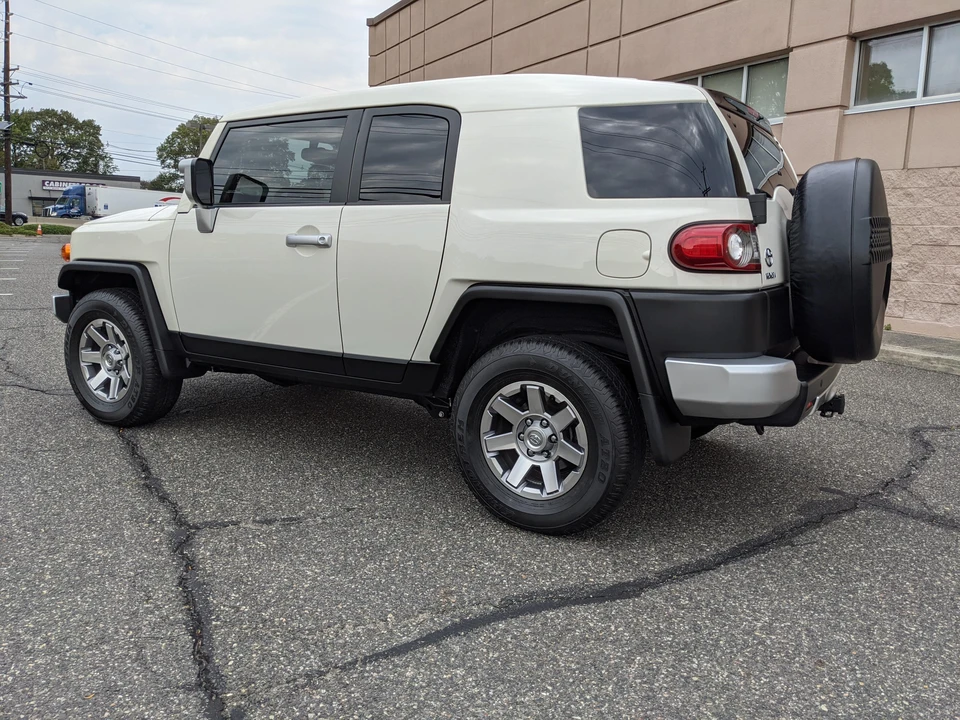 2014 Toyota FJ Cruiser - Image 22 of 31