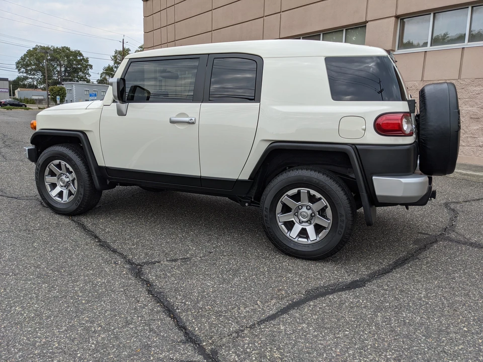 2014 Toyota FJ Cruiser - Image 21 of 31