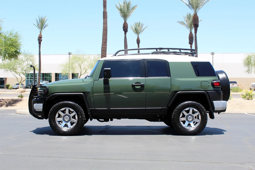 2014 Toyota FJ Cruiser - Image 18 of 31