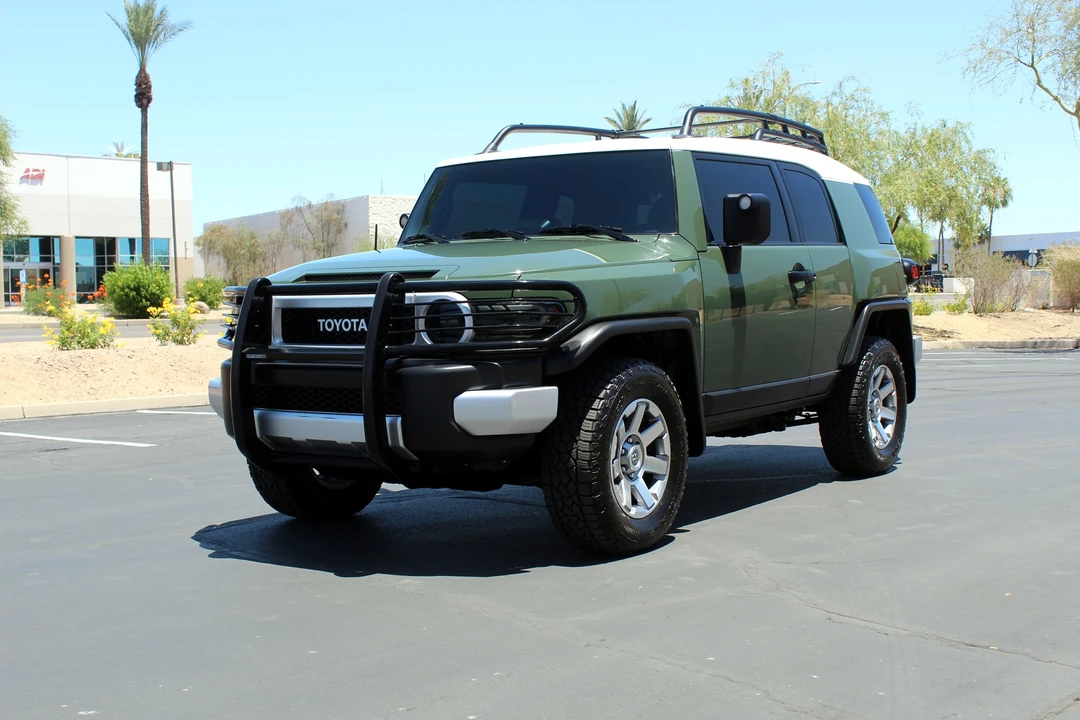 2014 Toyota FJ Cruiser - Image 24 of 31