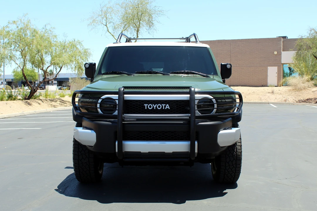 2014 Toyota FJ Cruiser - Image 2 of 31